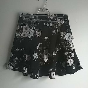 Brand-new skirt. Jupe neuve